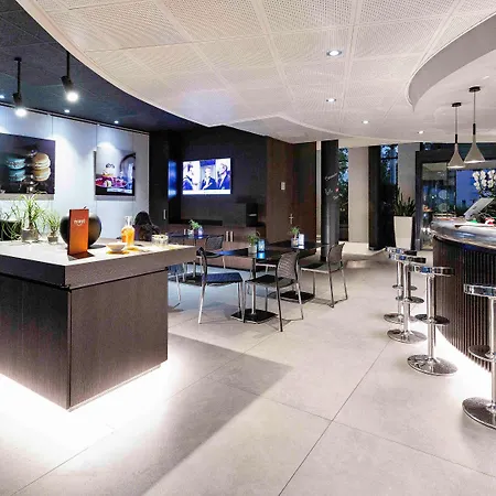 Novotel Geneve Aeroport Готель