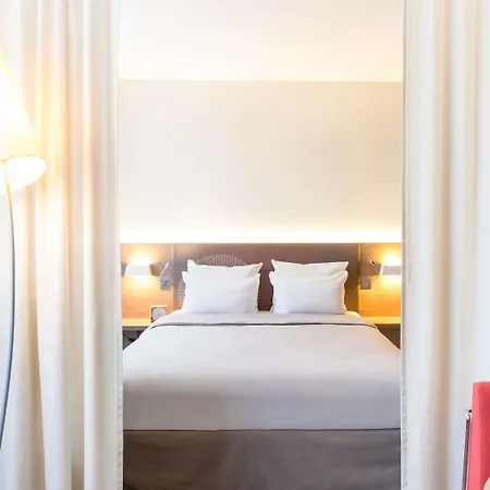Novotel Geneve Aeroport Готель