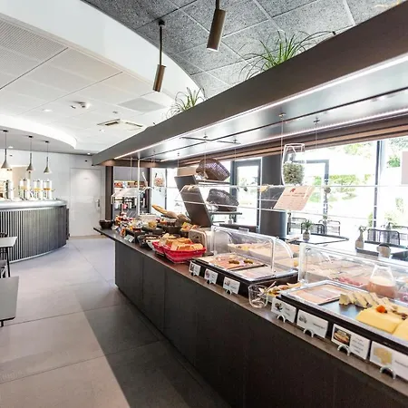 Novotel Geneve Aeroport Hotel 4*